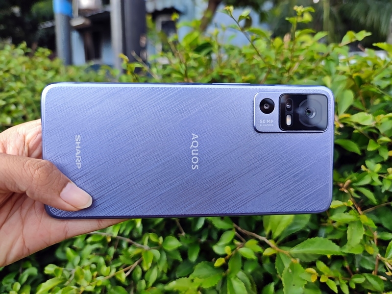 Review Sharp Aquos V6 5G baterai irit, kamera bagus